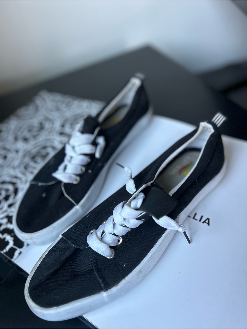 Black aloha island marina 8 Canvas Women's Slip-On Sneakers with White Laces